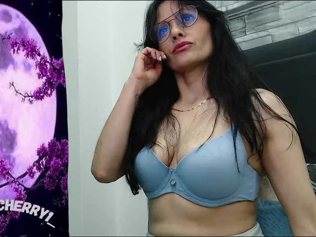 Live sex webcam photo for Shari-Cherry1 #274080237