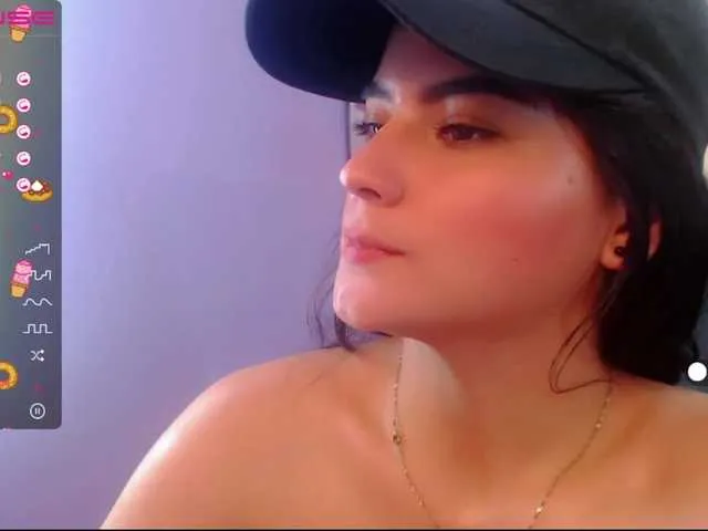 Live sex webcam photo for SharickHill #273099274