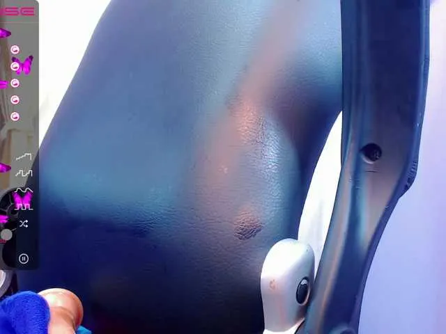 Live sex webcam photo for SharickHill #273378756