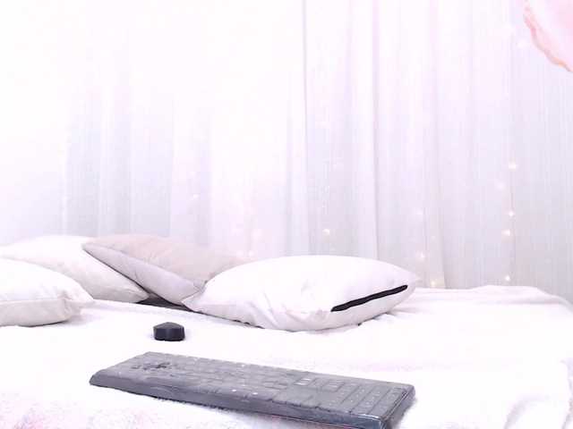 Live sex webcam photo for SharlotCarla #273183744