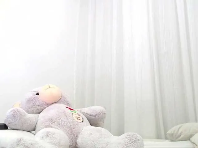 Live sex webcam photo for SharlotCarla #273466933