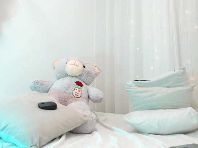 Live sex webcam photo for SharlotCarla #273489976