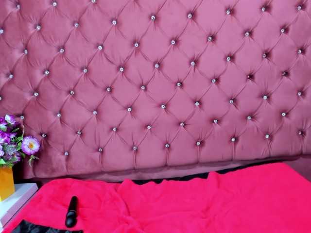 Live sex webcam photo for SharlotRodriguez #277427124