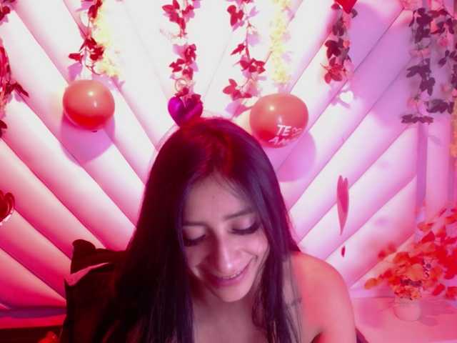 Live sex webcam photo for SharlotRodriguez #290492591