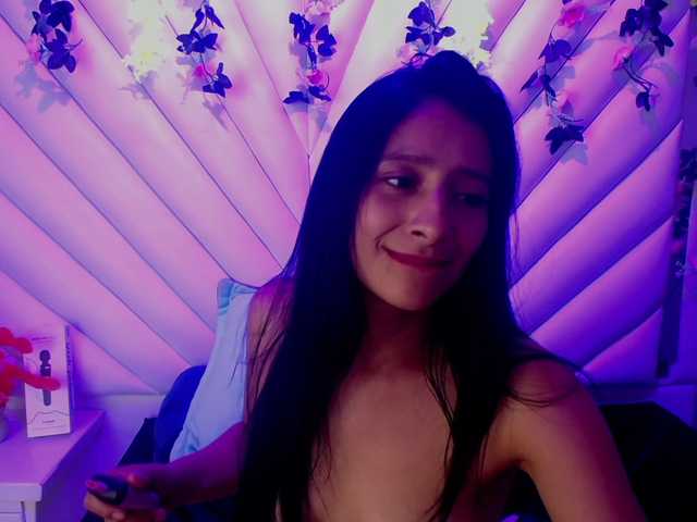 Live sex webcam photo for SharlotRodriguez #290572918