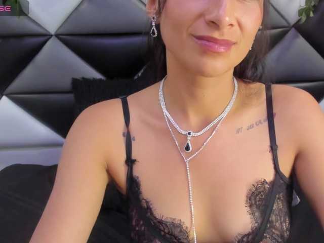 Live sex webcam photo for SharlotRodriguez #291323302