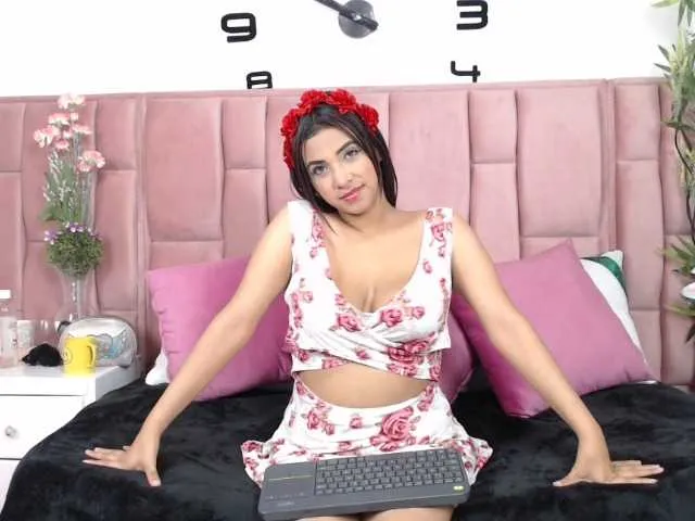 Live sex webcam photo for SharlotWood1 #274359910