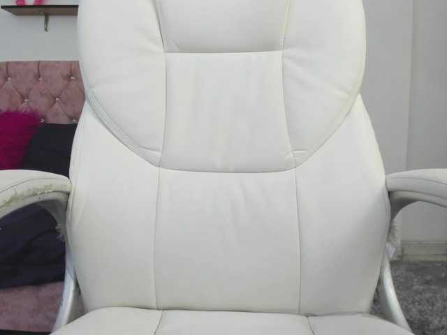 Live sex webcam photo for Sharlotsh #292272360