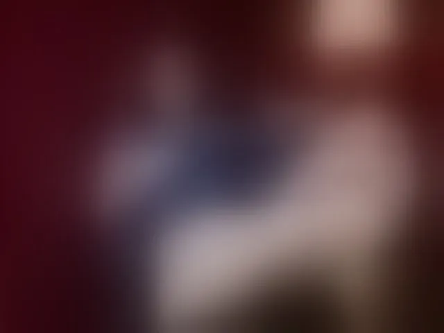 Live sex webcam photo for Sharlotte-1 #293550455