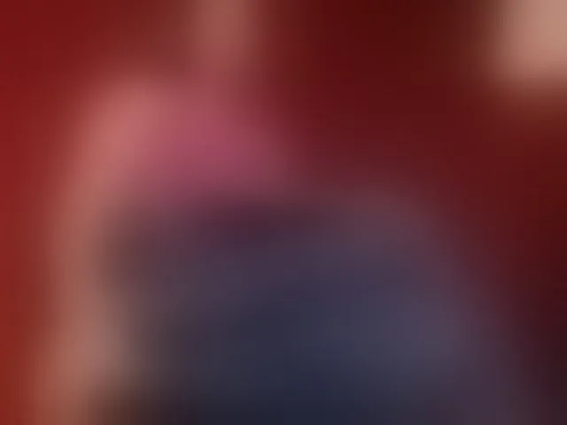 Live sex webcam photo for Sharlotte-1 #294075371