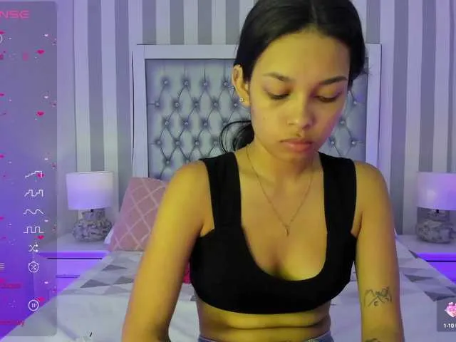 Live sex webcam photo for SharonVega #277919569