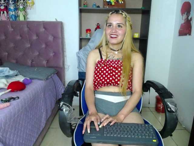 Live sex webcam photo for Sharonn- #273446355