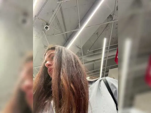 Live sex webcam photo for Shawty420 #291609757