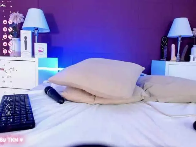 Live sex webcam photo for ShaylaDavis #276686870