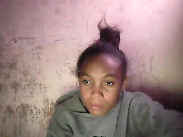 Live sex webcam photo for Shaynah1 #273429646