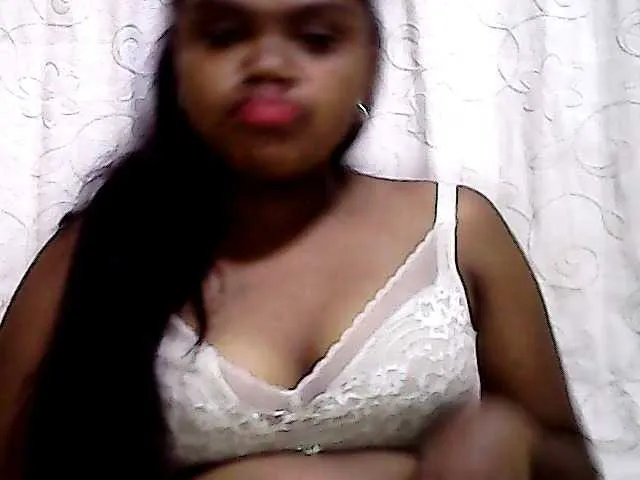 Live sex webcam photo for Sheena01 #273257790