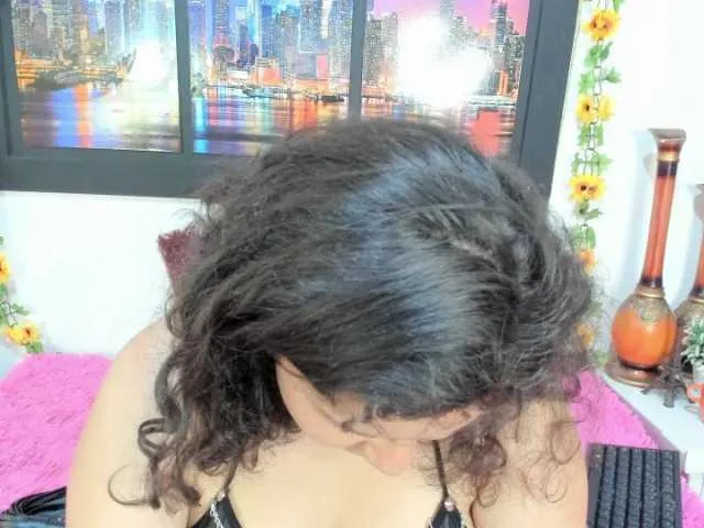 Live sex webcam photo for SheiilaTylor #277530808