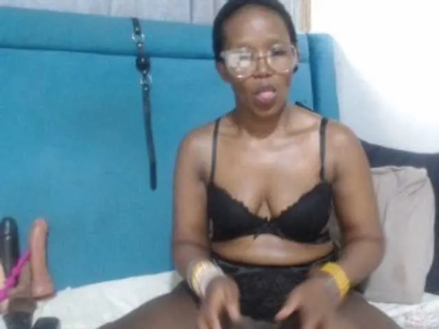 Live sex webcam photo for Sheila80 #293091136