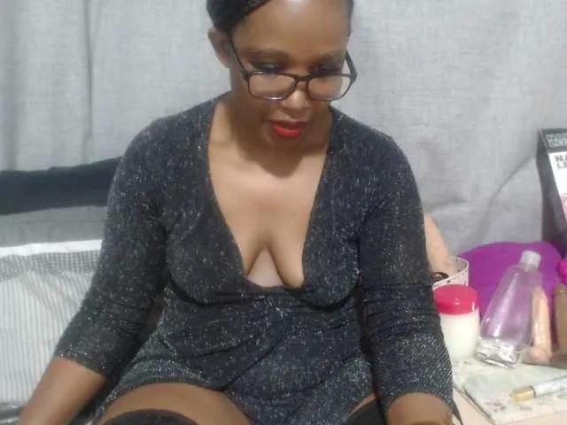 Live sex webcam photo for Sheila80 #293545802