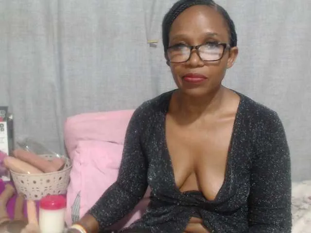 Live sex webcam photo for Sheila80 #293550156