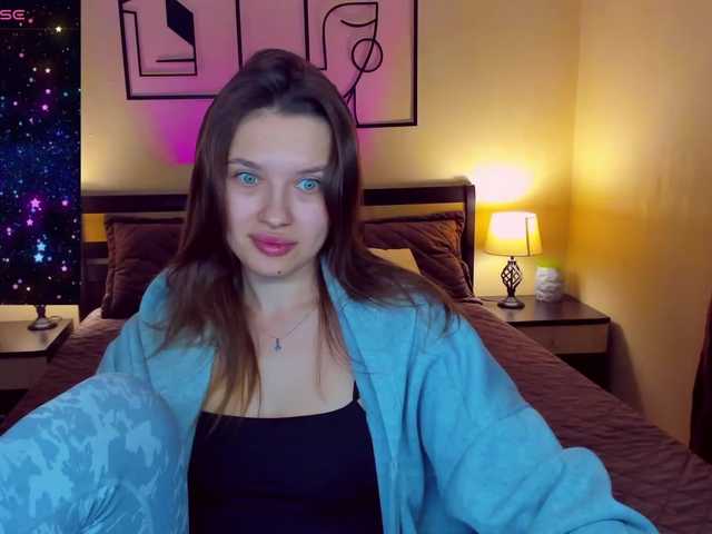 Live sex webcam photo for ShellyRise #290645758