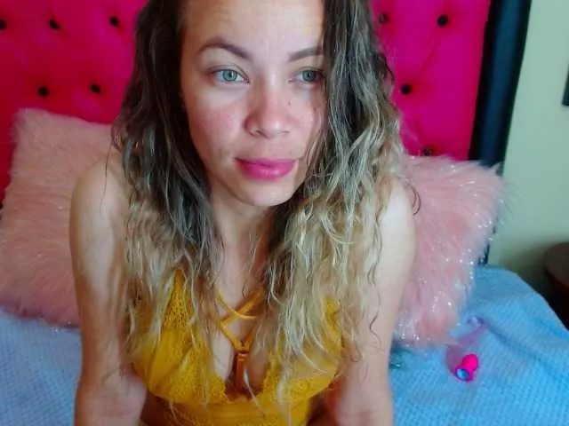 Live sex webcam photo for Shelsy-Evans #273643789