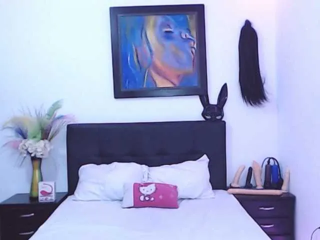 Live sex webcam photo for ShenoaRose #277131614