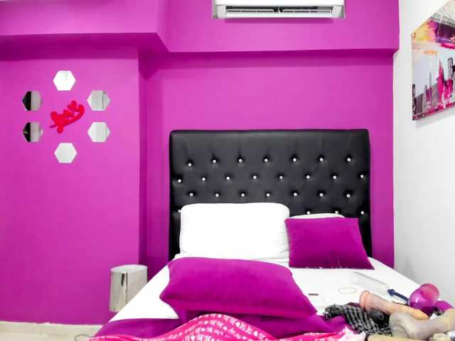 Live sex webcam photo for SherlyBluum #272480165