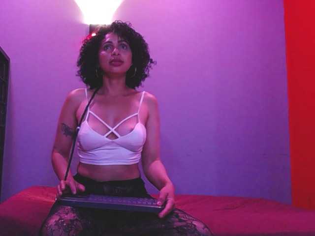 Live sex webcam photo for Shery- #273077226