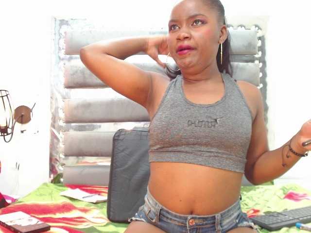 Live sex webcam photo for SherylRuby #272396322