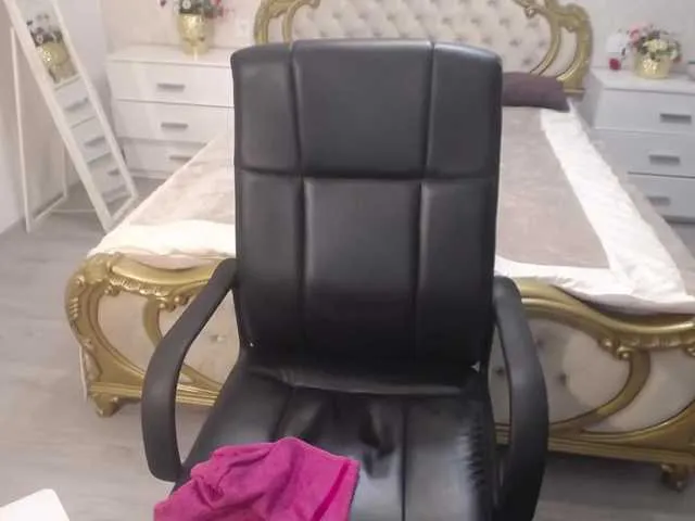 Live sex webcam photo for ShesRaquel #274333311