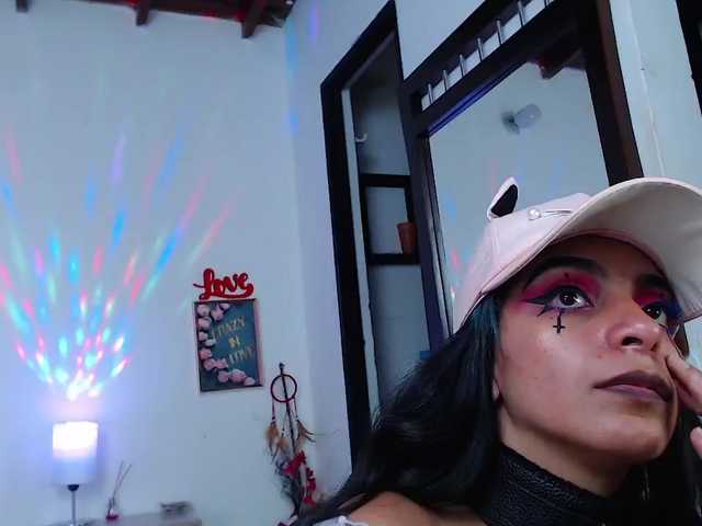 Live sex webcam photo for Shey-Ely #272263286