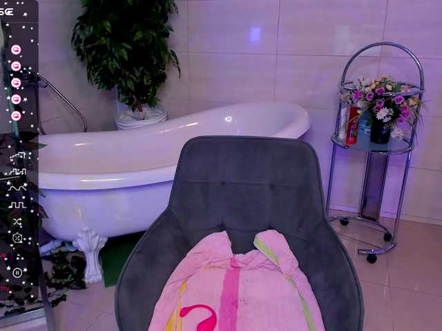 Live sex webcam photo for ShineAbby #277675591