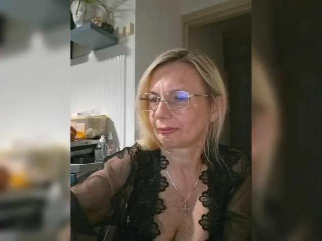 Live sex webcam photo for ShiningMILF #294039003