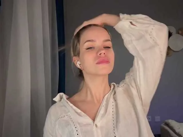 Live sex webcam photo for ShiningStar #276761572