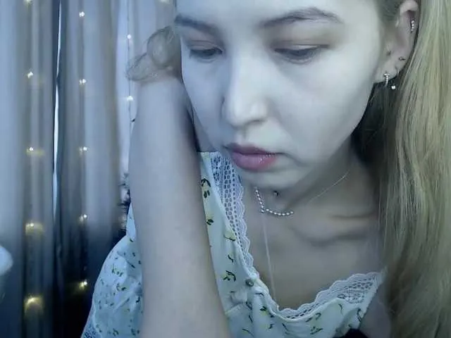 Live sex webcam photo for ShowMGO #271799385
