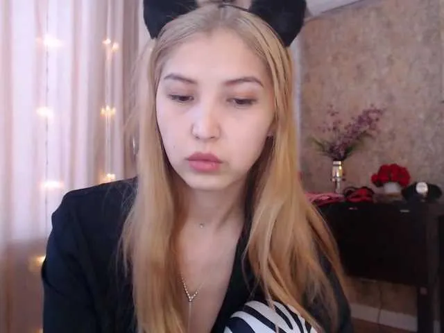 Live sex webcam photo for ShowMGO #271870687