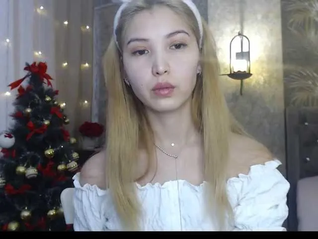 Live sex webcam photo for ShowMGO #271918176