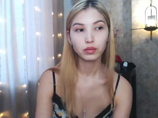 Live sex webcam photo for ShowMGO #272250578