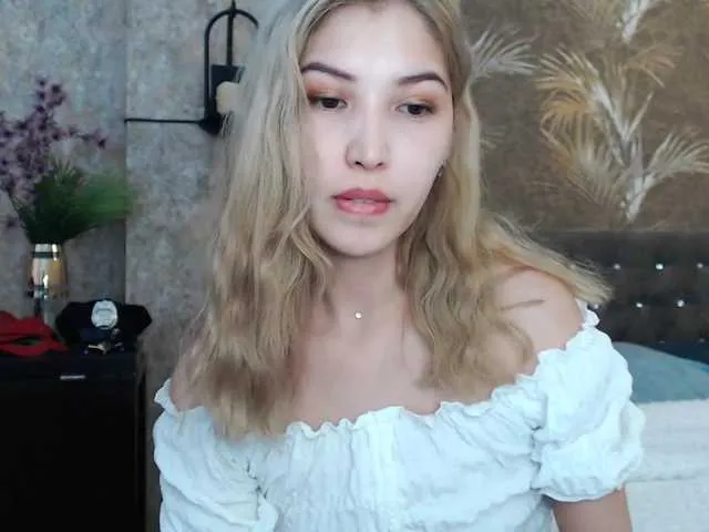 Live sex webcam photo for ShowMGO #272939879