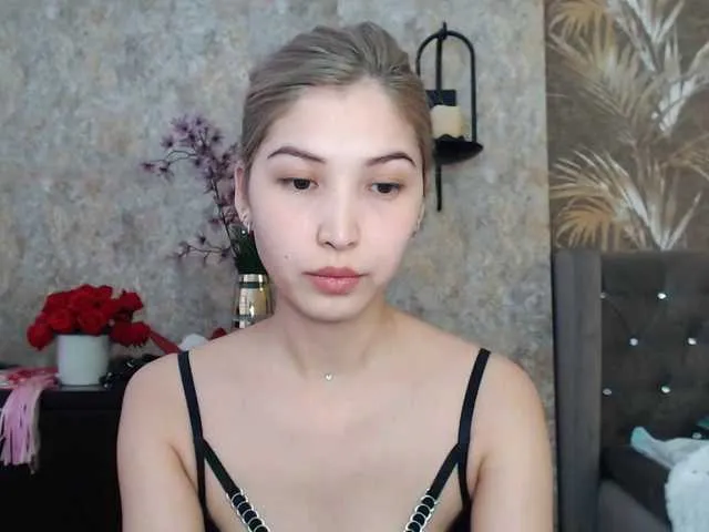Live sex webcam photo for ShowMGO #272950399