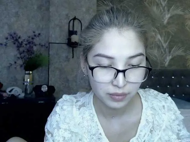 Live sex webcam photo for ShowMGO #272988055