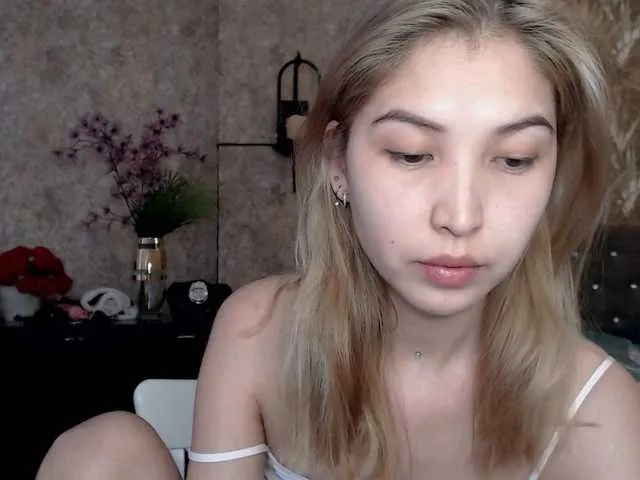 Live sex webcam photo for ShowMGO #272999015