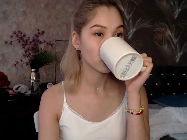 Live sex webcam photo for ShowMGO #273021380