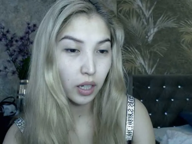 Live sex webcam photo for ShowMGO #273061132