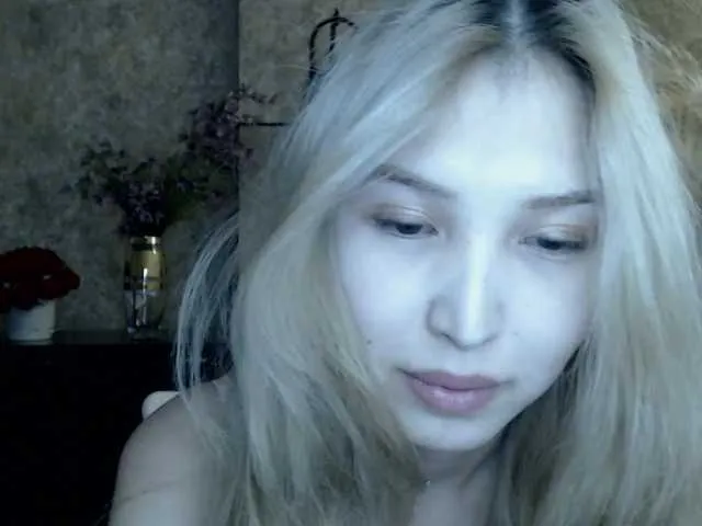 Live sex webcam photo for ShowMGO #273263604