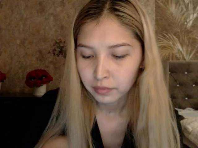 Live sex webcam photo for ShowMGO #273285140