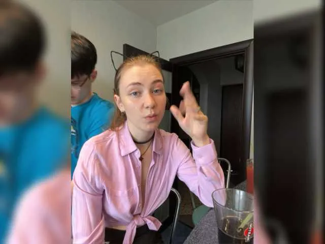 Live sex webcam photo for Shrimprolls #288064792
