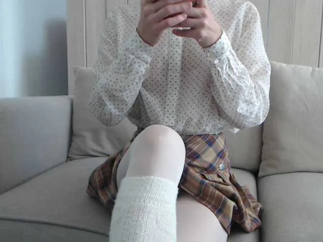 Live sex webcam photo for Shy-SweetGirl #276605846