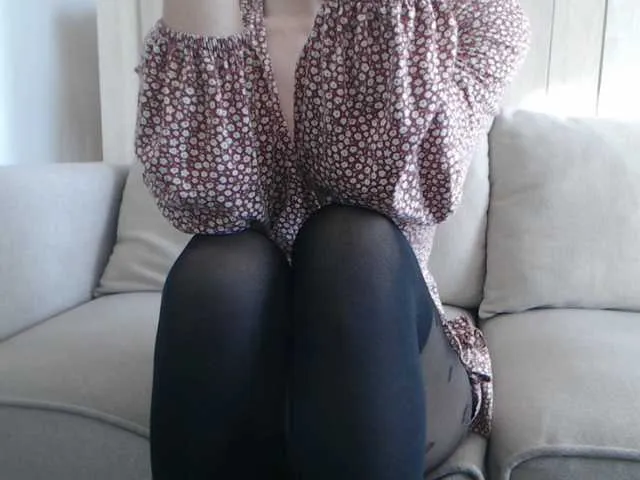 Live sex webcam photo for Shy-SweetGirl #277276677
